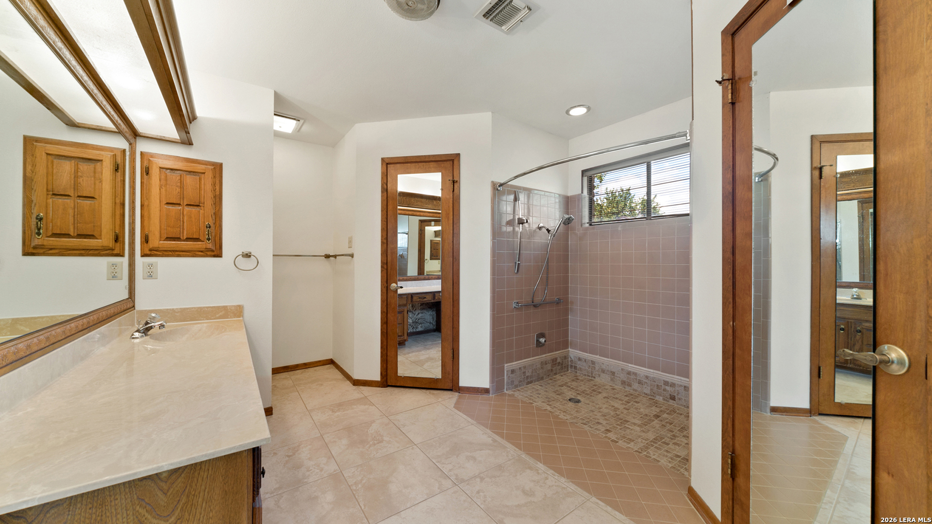 4305 Center Oak Woods Street San Antonio TX 78249