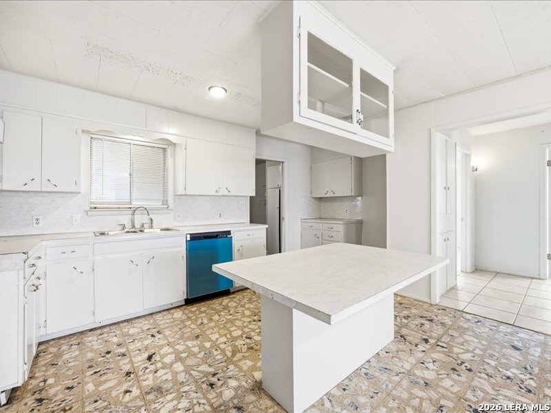 134 Robinhood Kenedy TX 78119