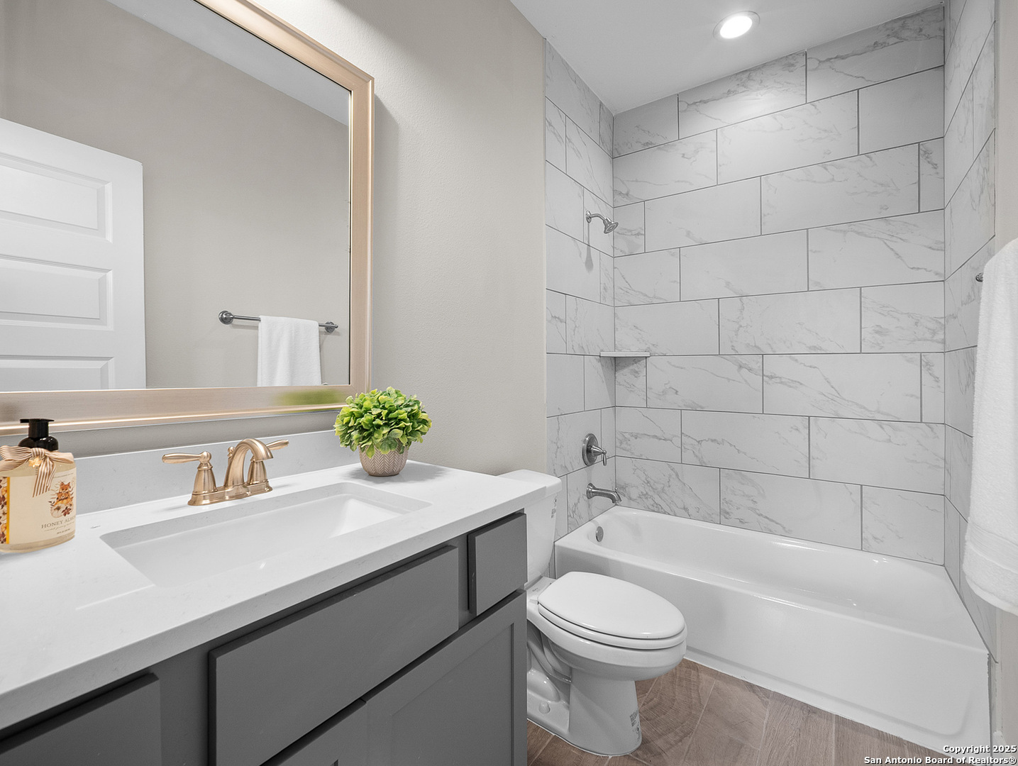 1511 E Sandalwood Lane #10 San Antonio TX 78209