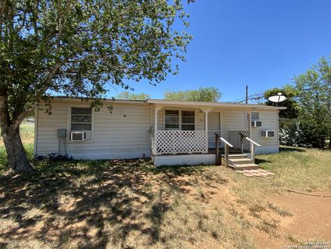 204 Campbell Jourdanton TX 78026