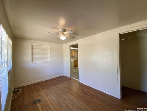 204 Campbell Jourdanton TX 78026