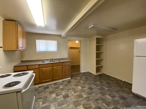 204 Campbell Jourdanton TX 78026