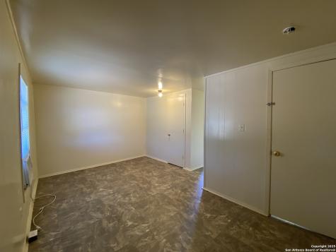 204 Campbell Jourdanton TX 78026