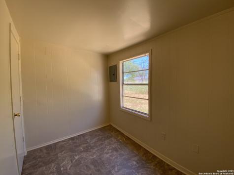 204 Campbell Jourdanton TX 78026