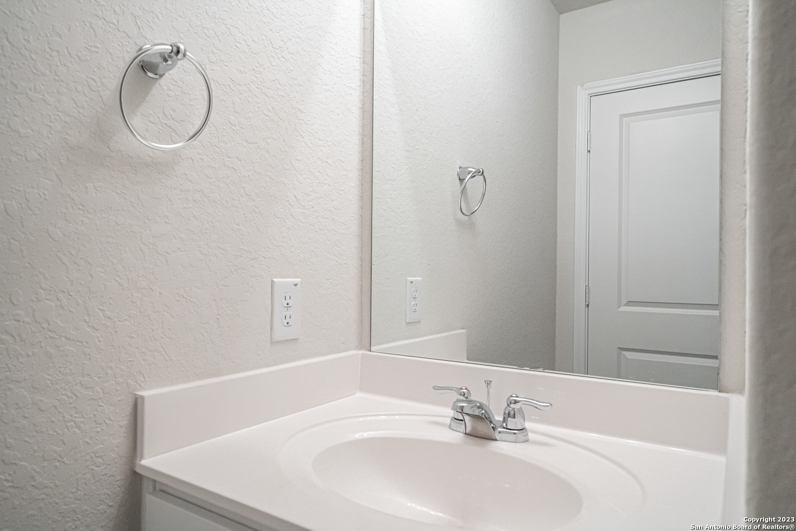 909 Rolling River Cibolo TX 78108