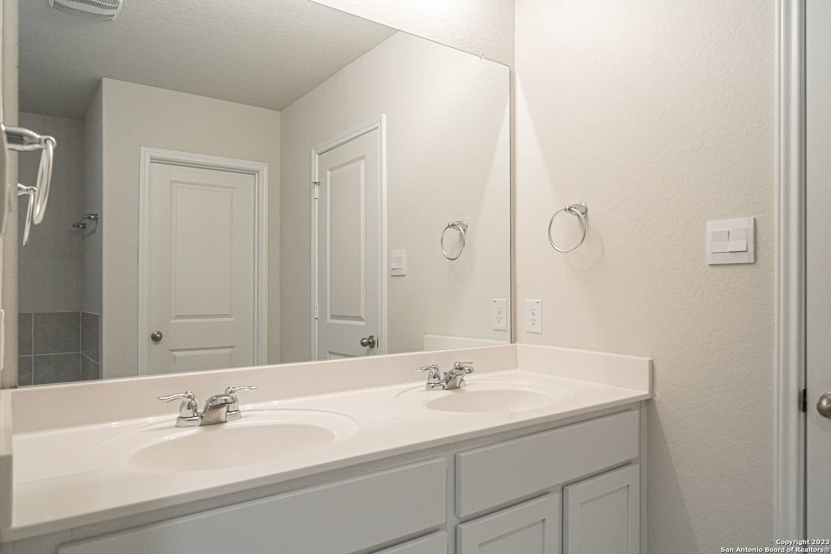 909 Rolling River Cibolo TX 78108