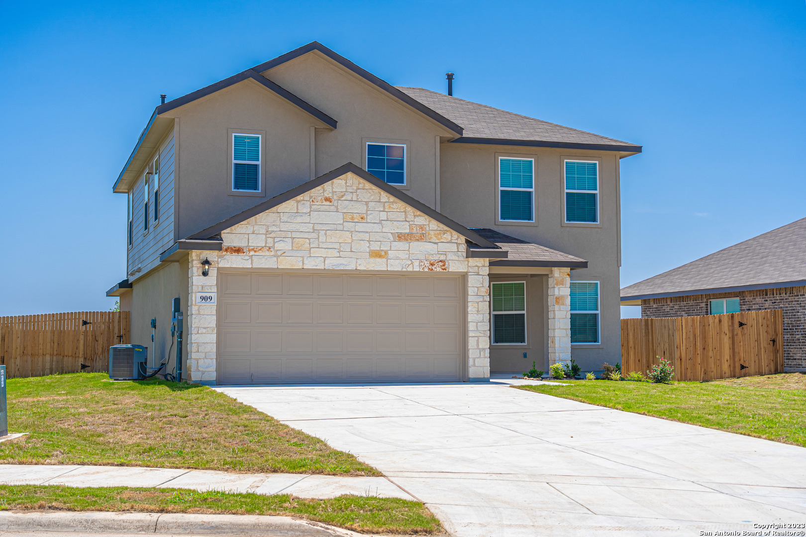 909 Rolling River Cibolo TX 78108
