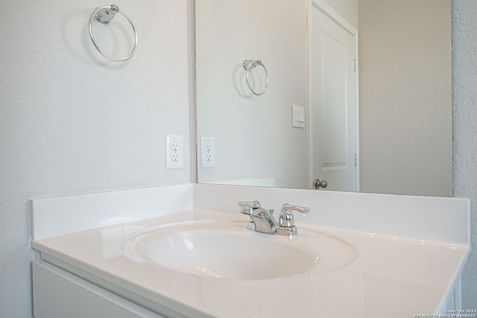 909 Rolling River Cibolo TX 78108