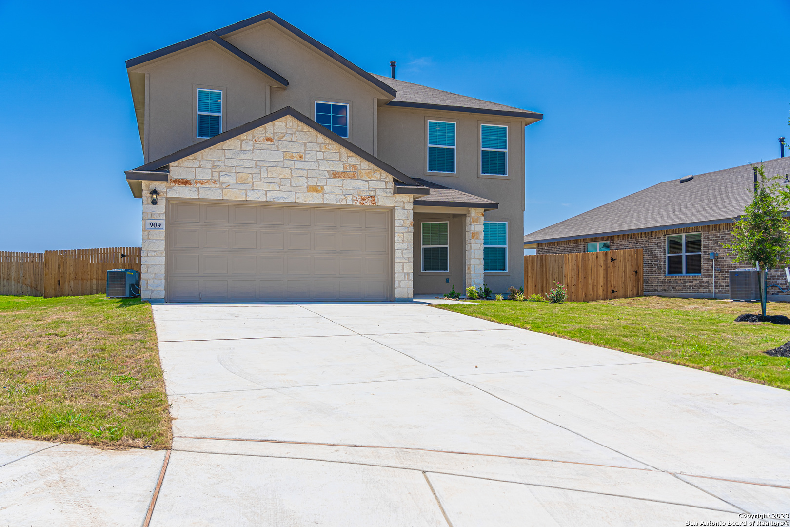 909 Rolling River Cibolo TX 78108