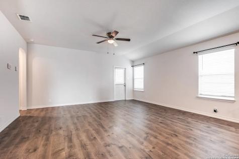 4819 Forward Swing San Antonio TX 78261