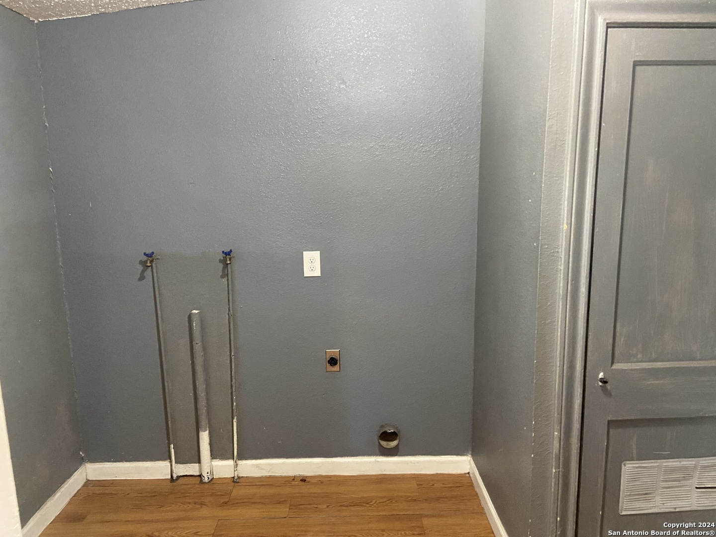 512 W Southcross Boulevard San Antonio TX 78221