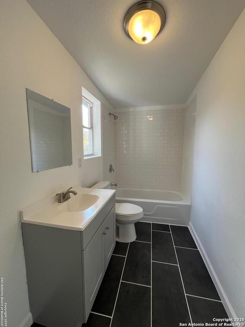 1134 W Thoraine San Antonio TX 78201