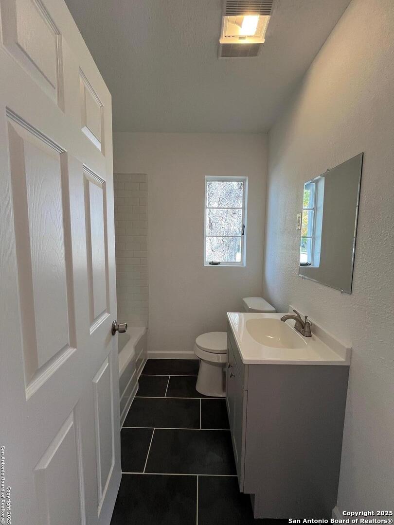 1134 W Thoraine San Antonio TX 78201