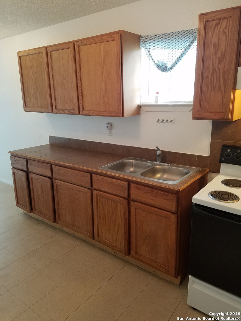 3143 La Violeta Street San Antonio TX 78211