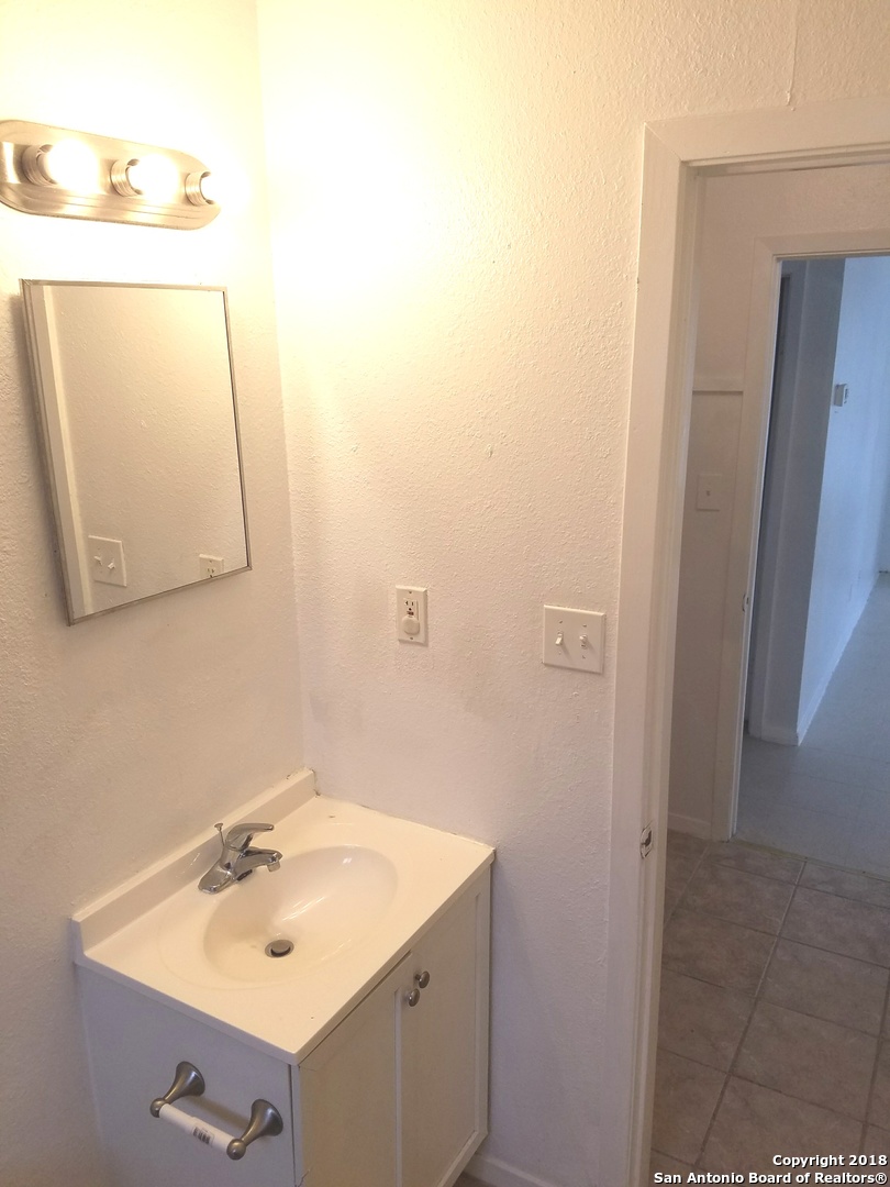 3143 La Violeta Street San Antonio TX 78211