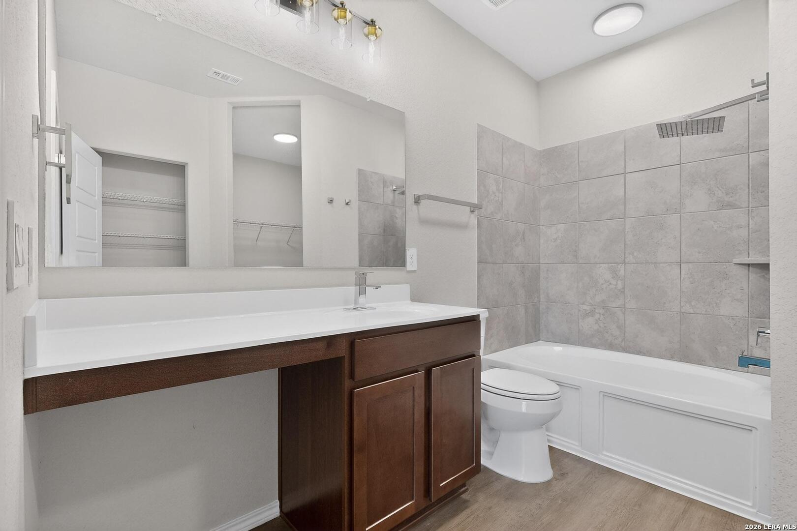 3038 Laguna Cliffs Converse TX 78109