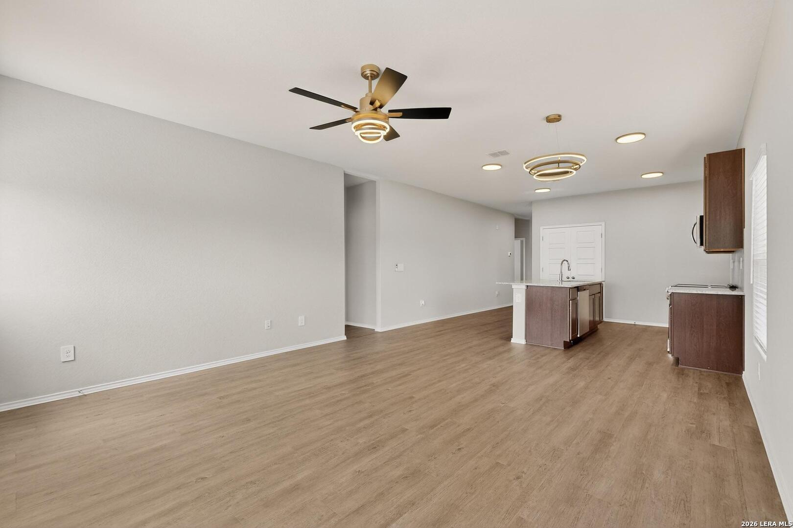 3038 Laguna Cliffs Converse TX 78109