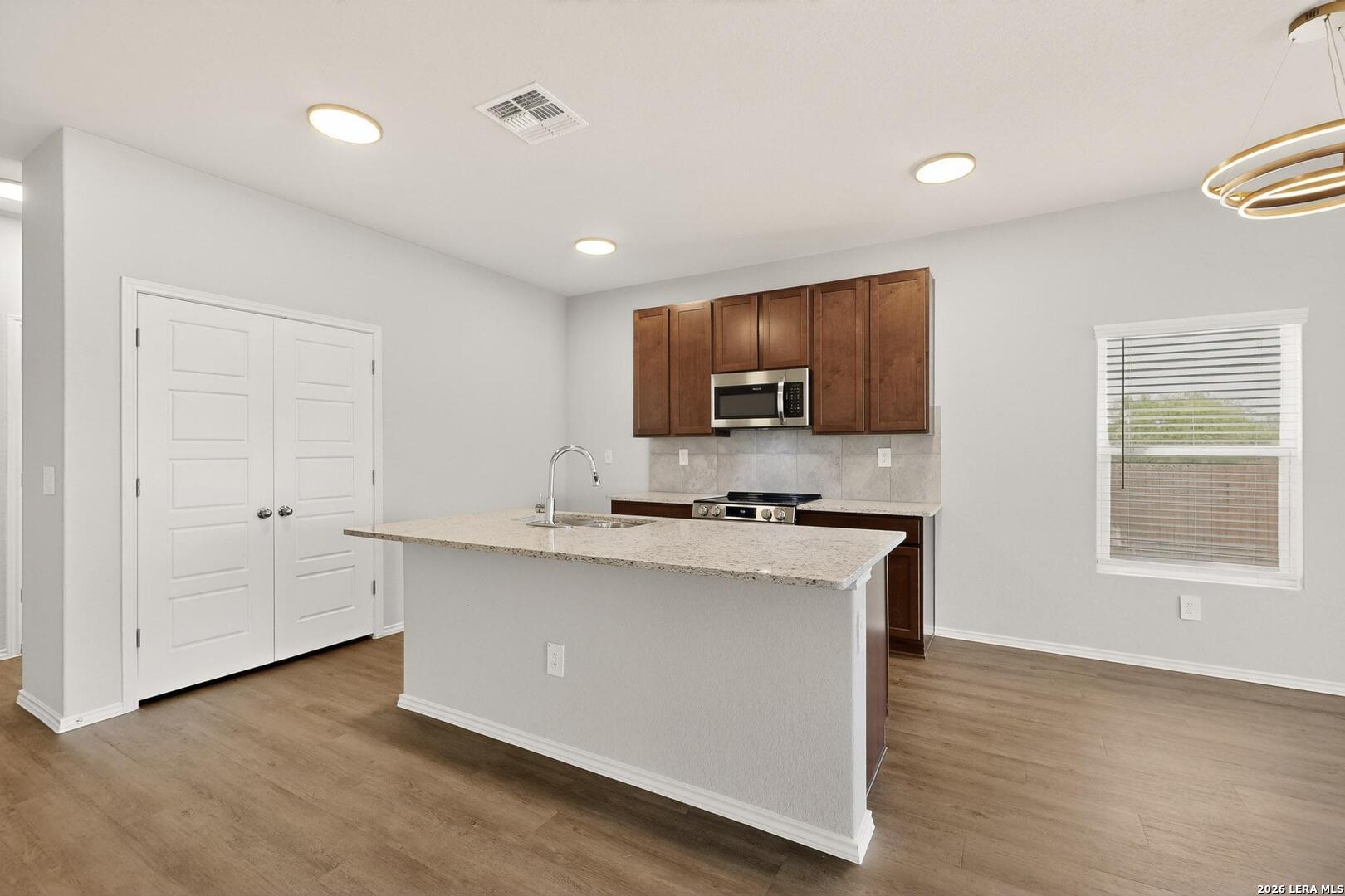 3038 Laguna Cliffs Converse TX 78109
