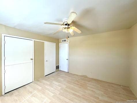7042 Glen Mist San Antonio TX 78239