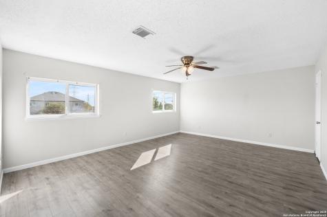 8010 Chestnut Gate Converse TX 78109