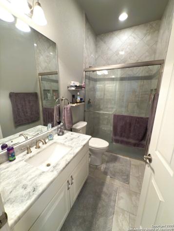 186 Lakeview Road Lakehills TX 78063