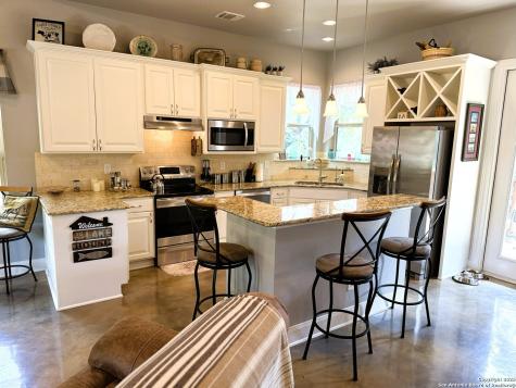 186 Lakeview Road Lakehills TX 78063