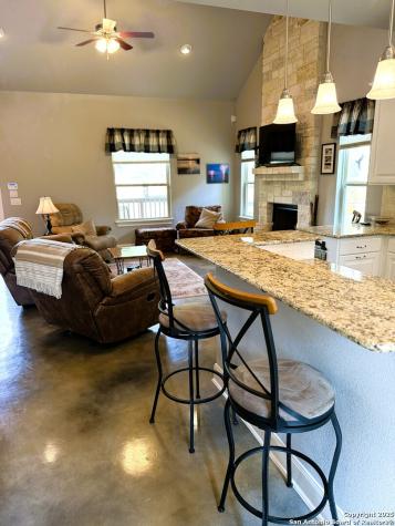 186 Lakeview Road Lakehills TX 78063