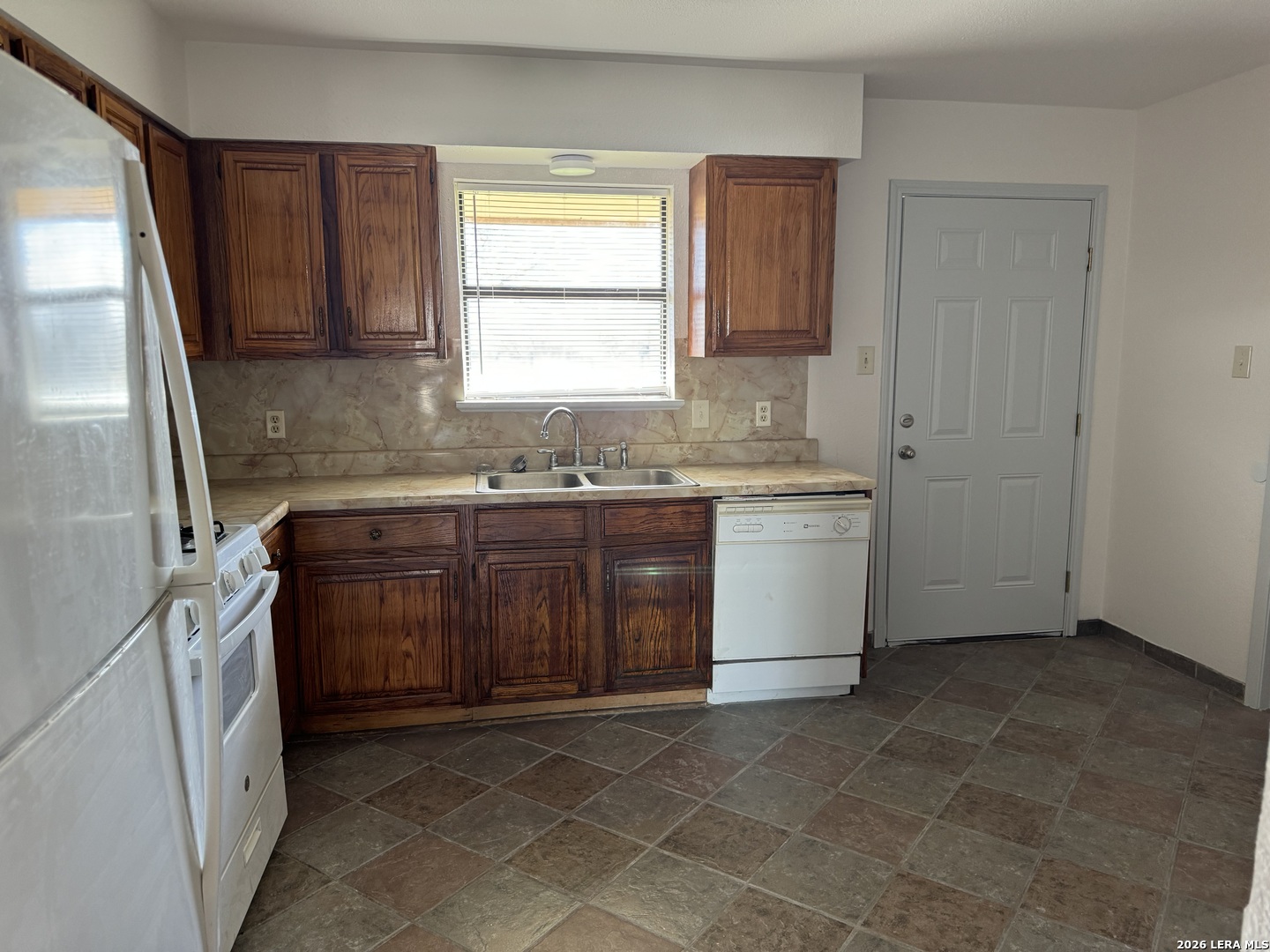 136 Plainview Drive Poth TX 78147