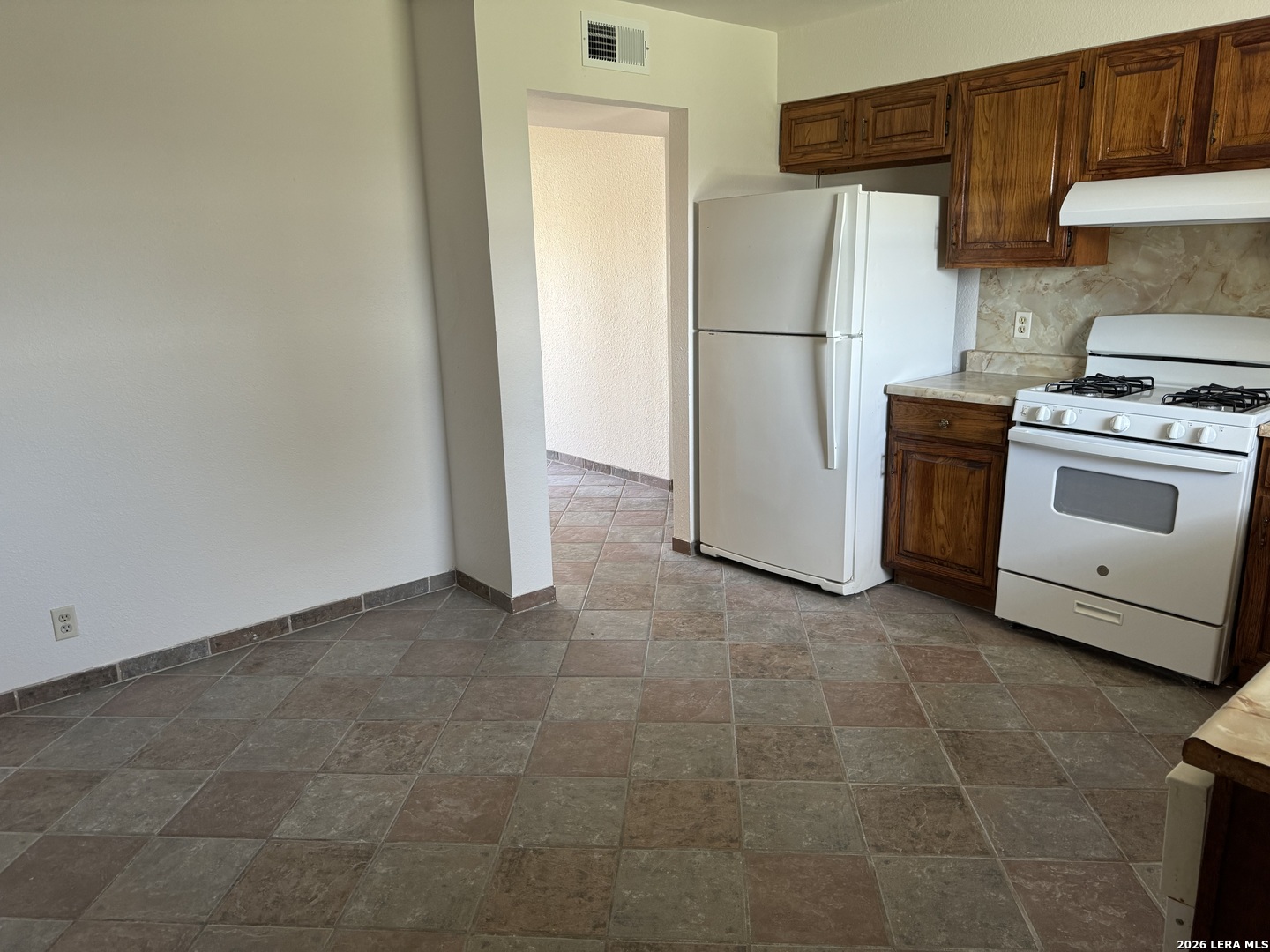 136 Plainview Drive Poth TX 78147