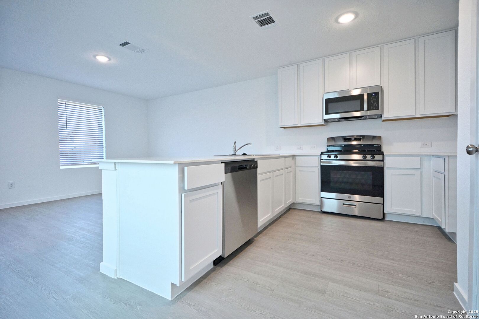 5029 Winecup Cove Converse TX 78109