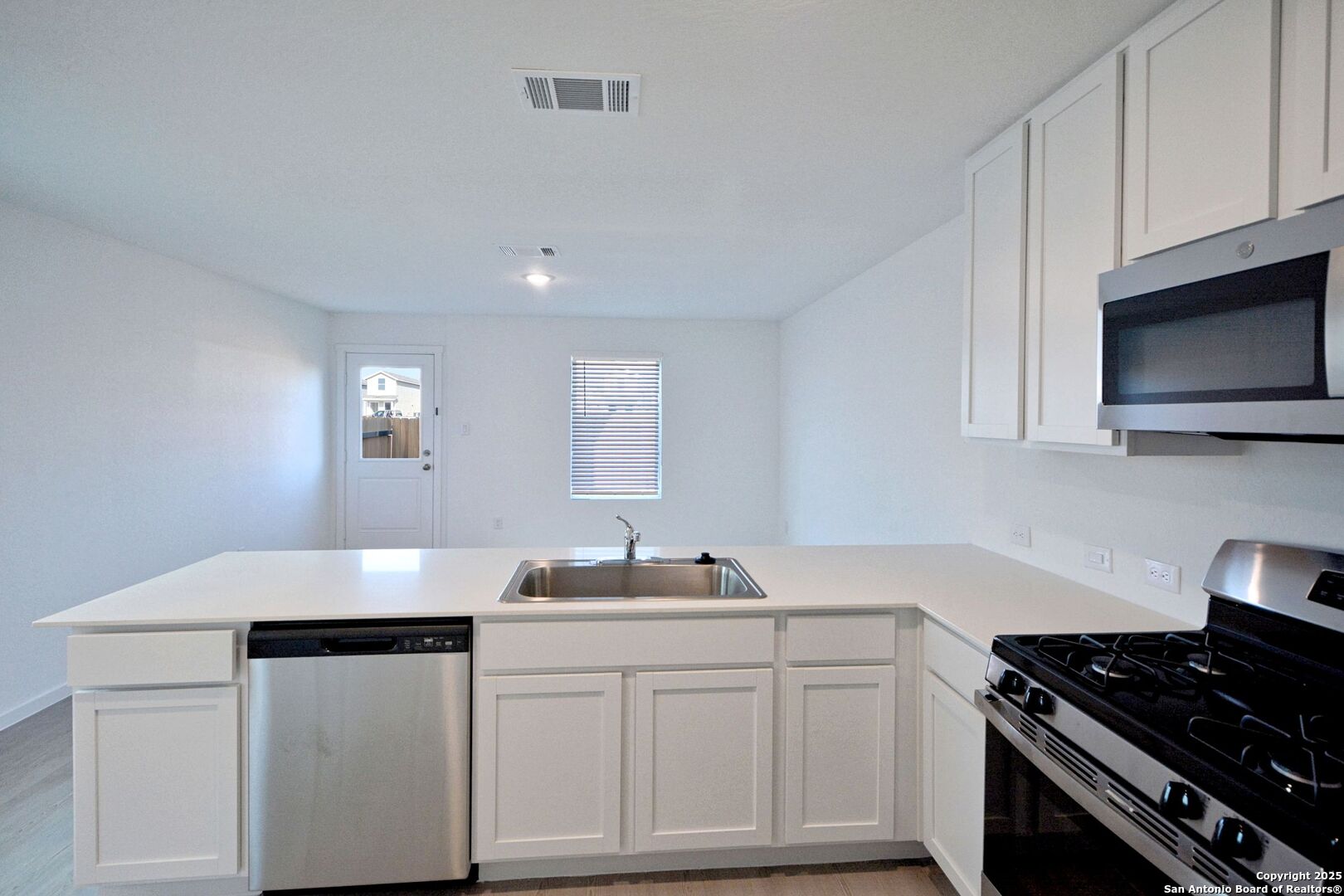 5029 Winecup Cove Converse TX 78109