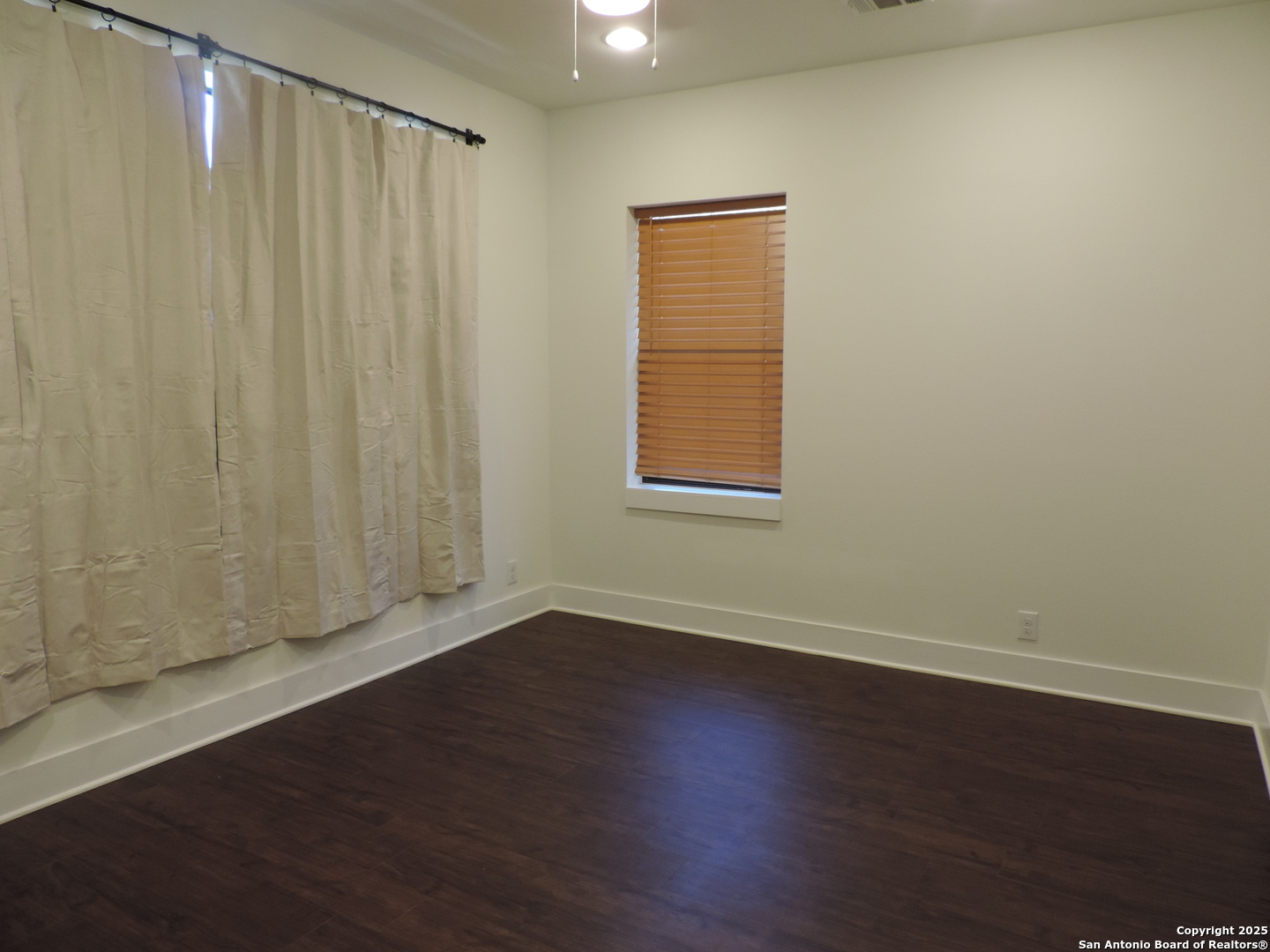 425 E Mistletoe Avenue San Antonio TX 78212