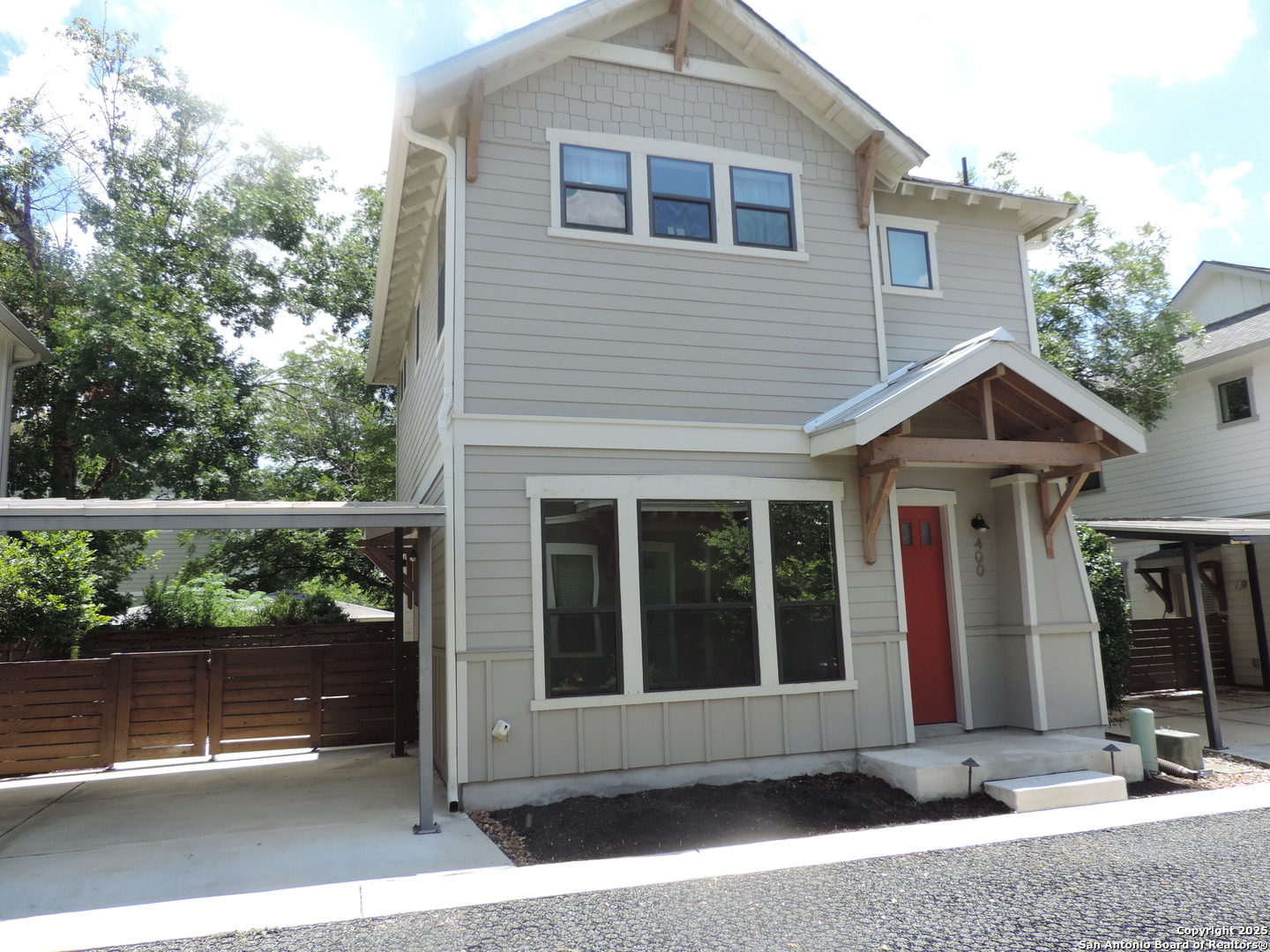 425 E Mistletoe Avenue San Antonio TX 78212