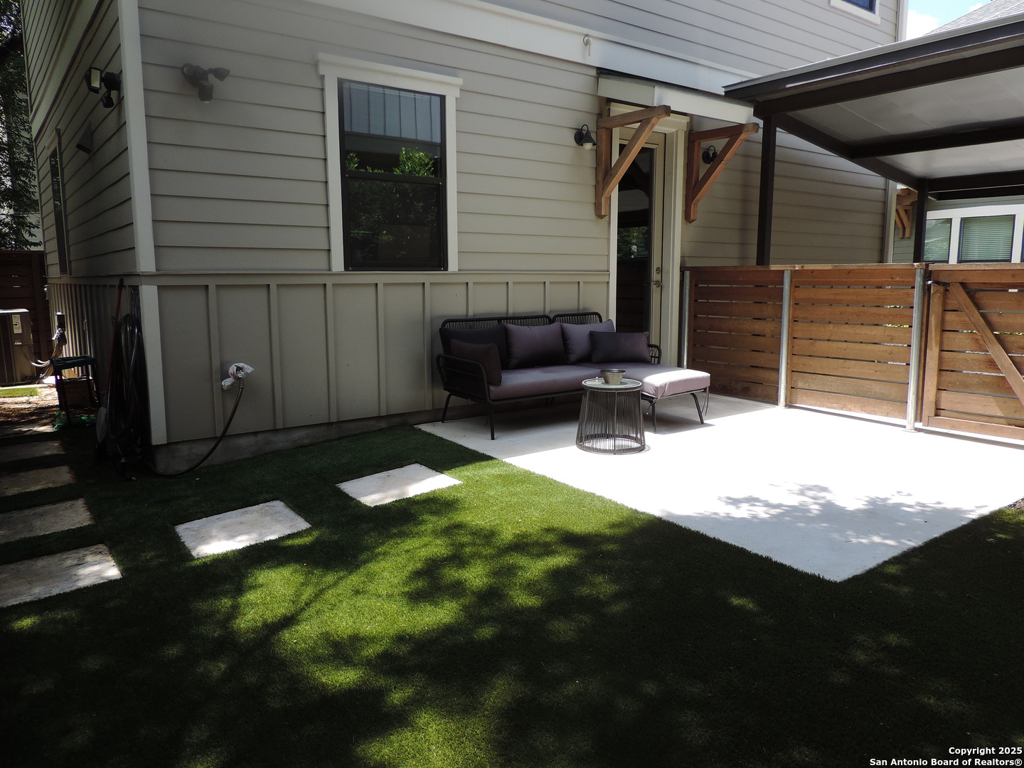 425 E Mistletoe Avenue San Antonio TX 78212