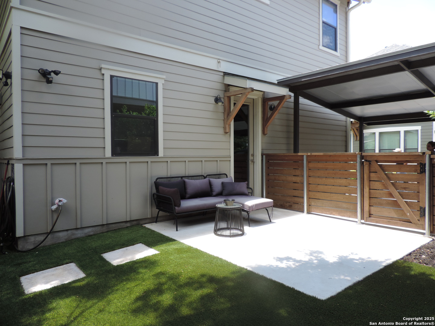 425 E Mistletoe Avenue San Antonio TX 78212