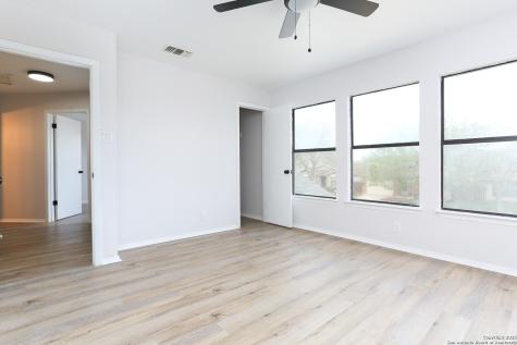 6870 Flaming Ridge Converse TX 78109