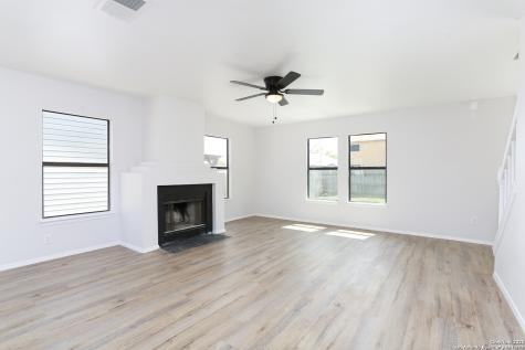 6870 Flaming Ridge Converse TX 78109