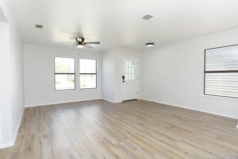 6870 Flaming Ridge Converse TX 78109