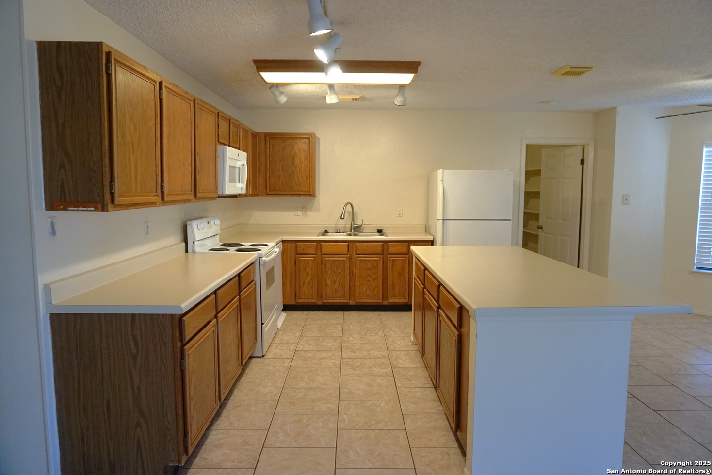 7515 Foss Meadows San Antonio TX 78244