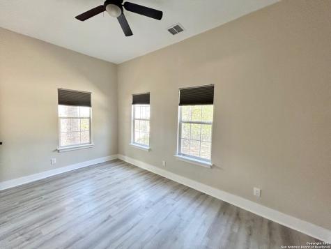 1135 W Ridgewood Court San Antonio TX 78201
