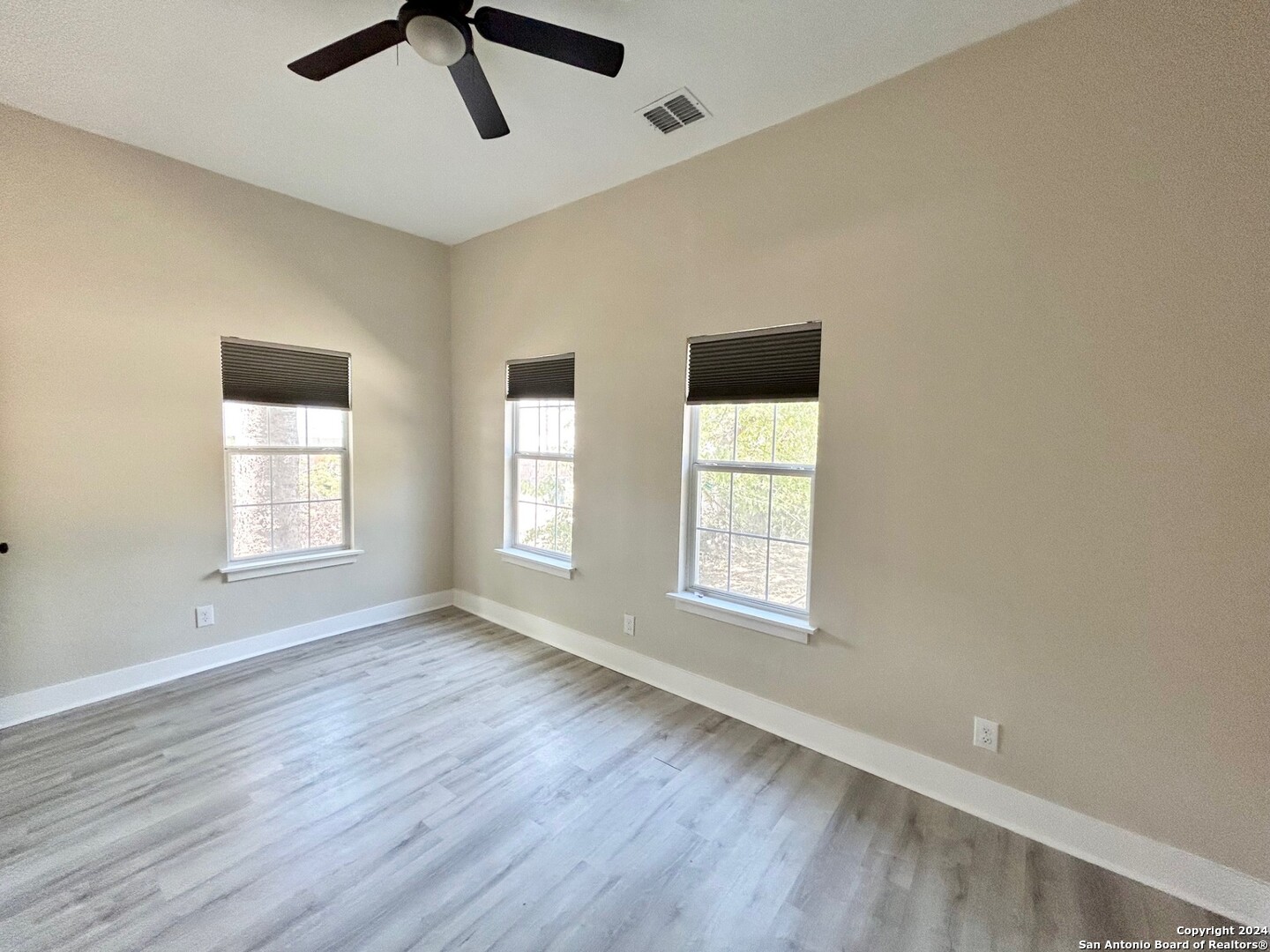 1135 W Ridgewood Court San Antonio TX 78201