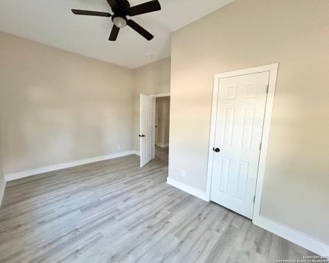 1135 W Ridgewood Court San Antonio TX 78201