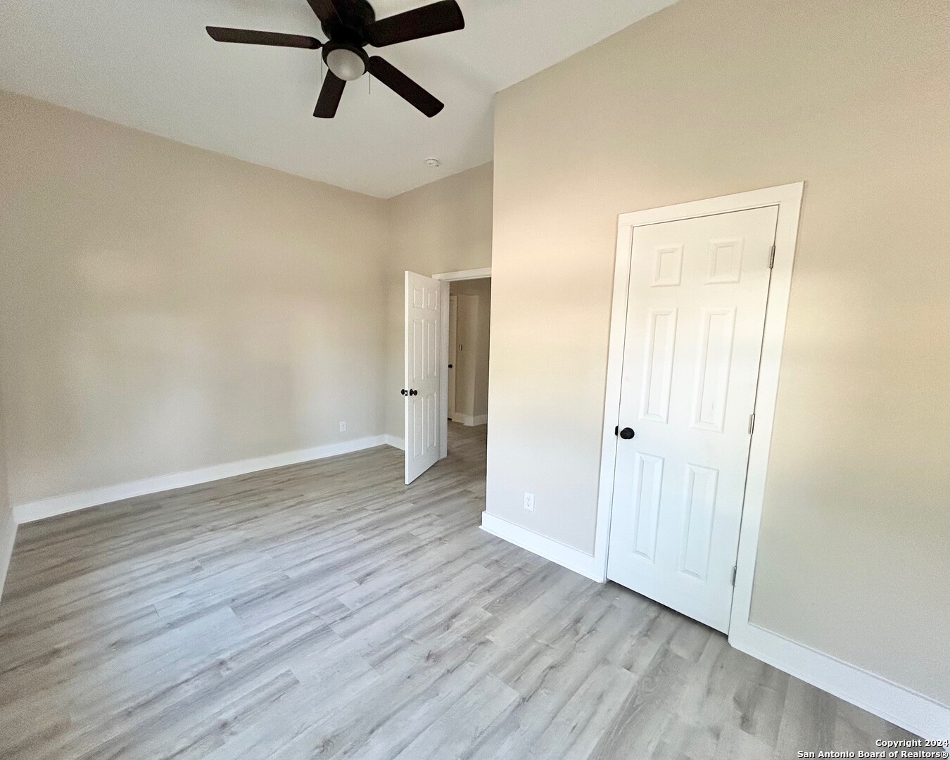 1135 W Ridgewood Court San Antonio TX 78201