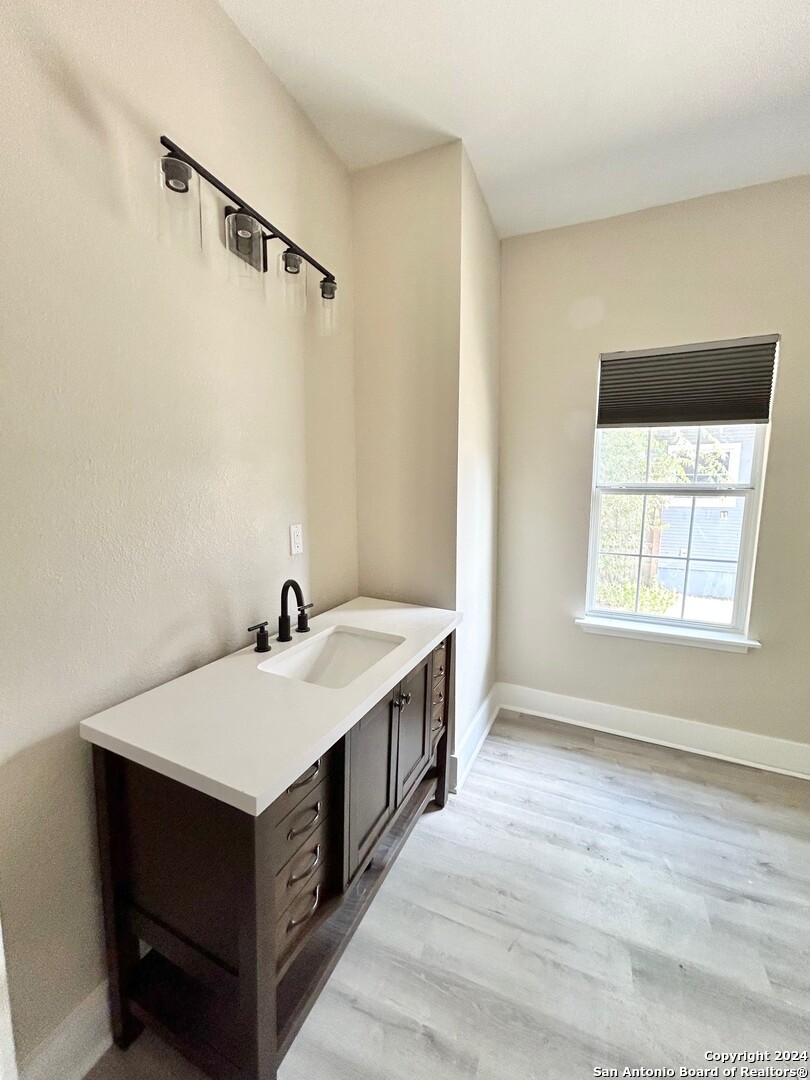 1135 W Ridgewood Court San Antonio TX 78201