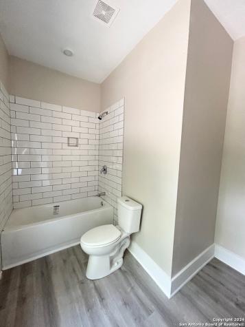 1135 W Ridgewood Court San Antonio TX 78201