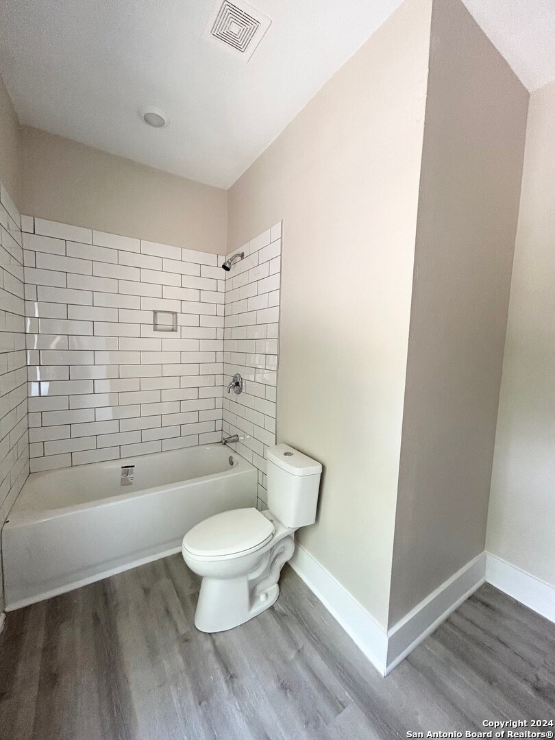 1135 W Ridgewood Court San Antonio TX 78201