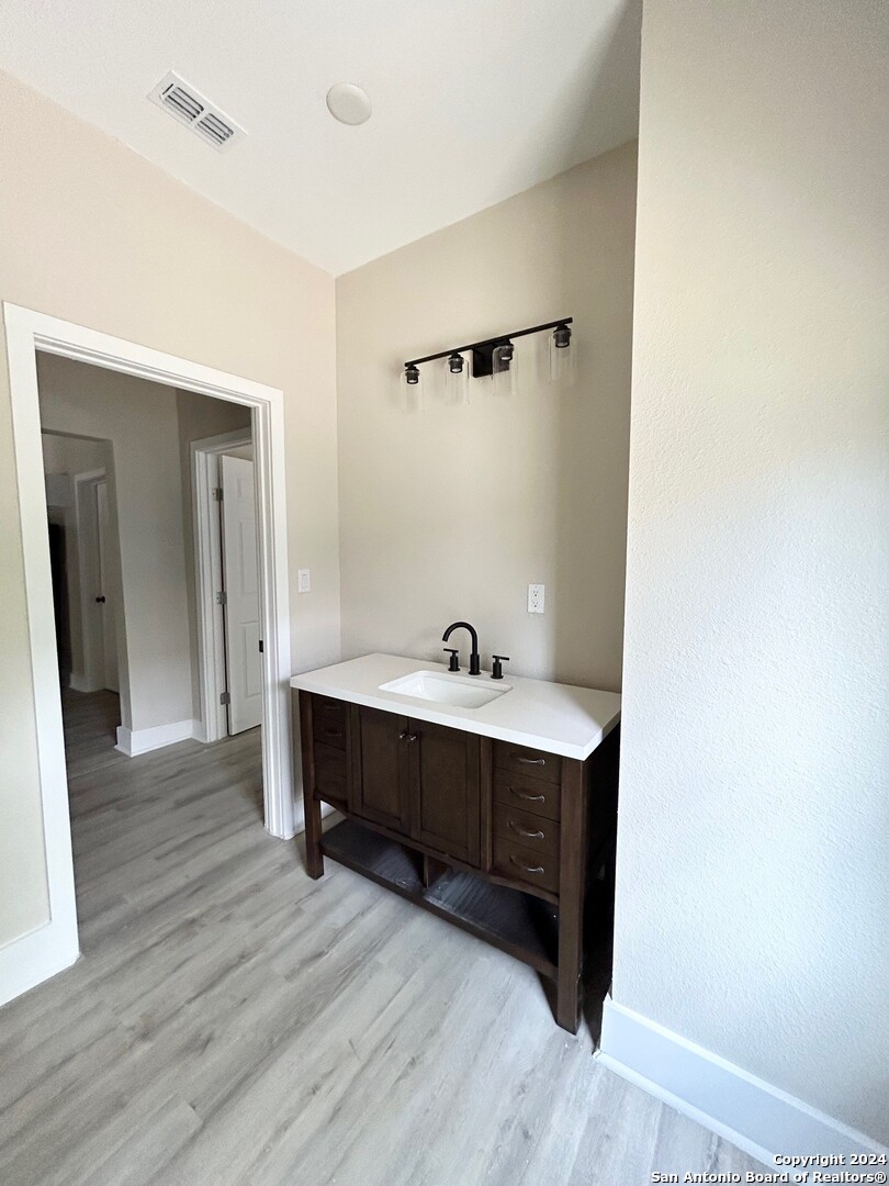 1135 W Ridgewood Court San Antonio TX 78201