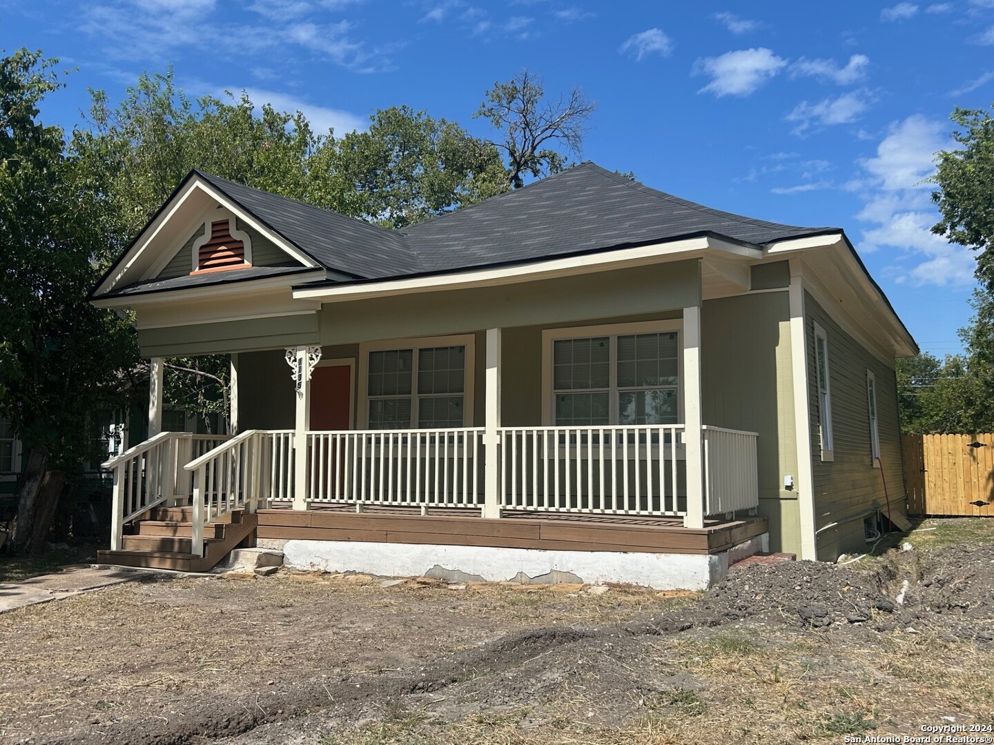1135 W Ridgewood Court San Antonio TX 78201