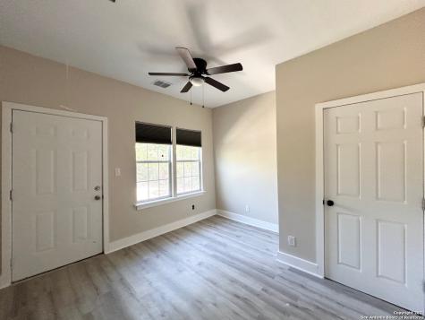 1135 W Ridgewood Court San Antonio TX 78201