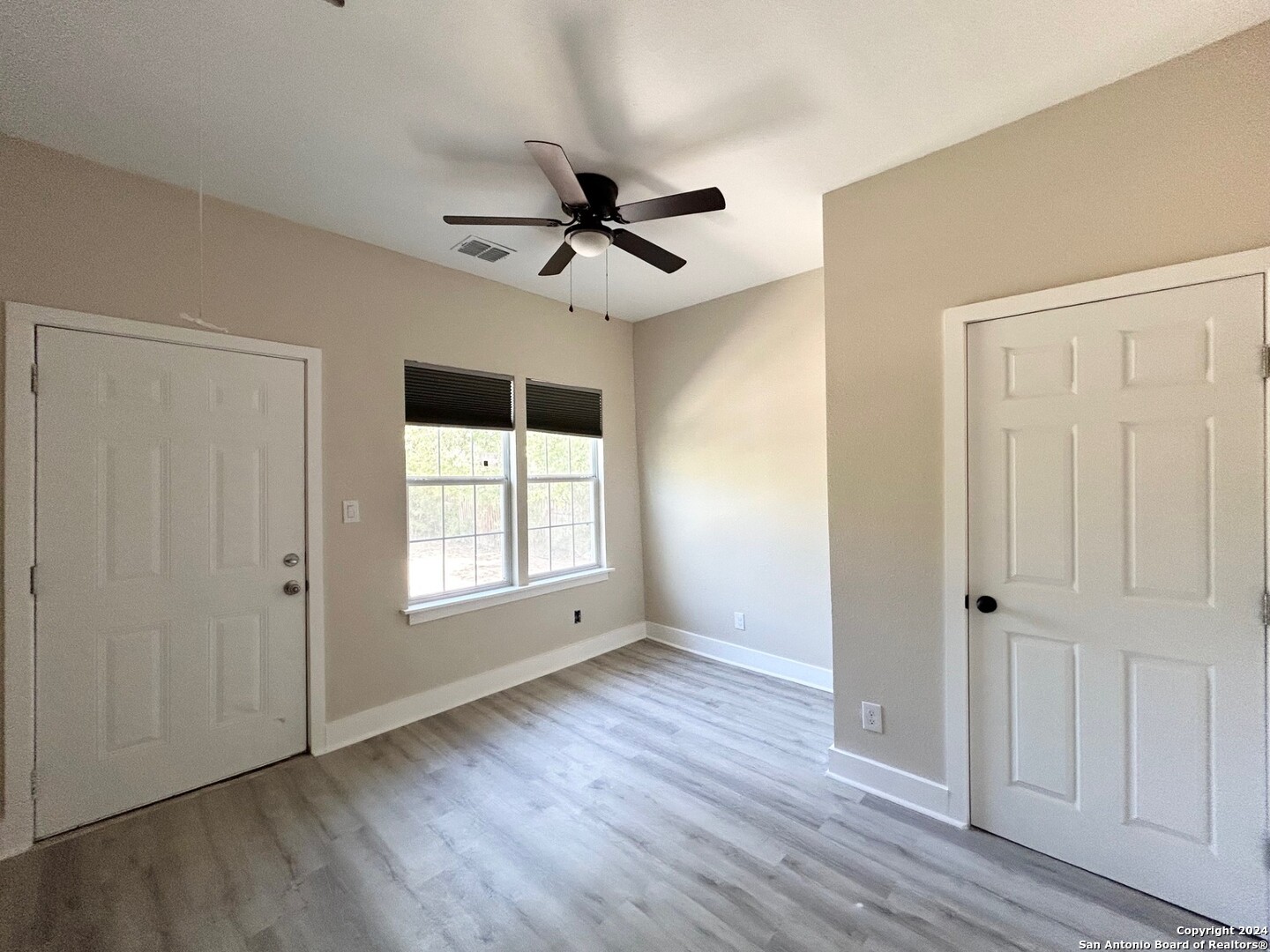 1135 W Ridgewood Court San Antonio TX 78201